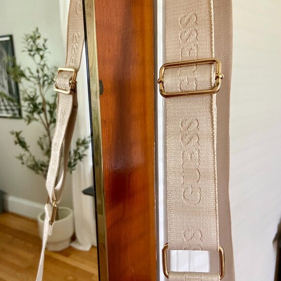 Guess Crossbody Bag Purse in Cream with Gold Zipper and Adjustable Strap - Picture 4 of 7